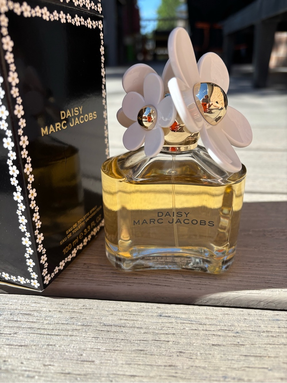 Marc Jacobs Daisy Eau de Toilette Spray 100 ml (3.3 fl oz.) Sprayed appx. 6 x